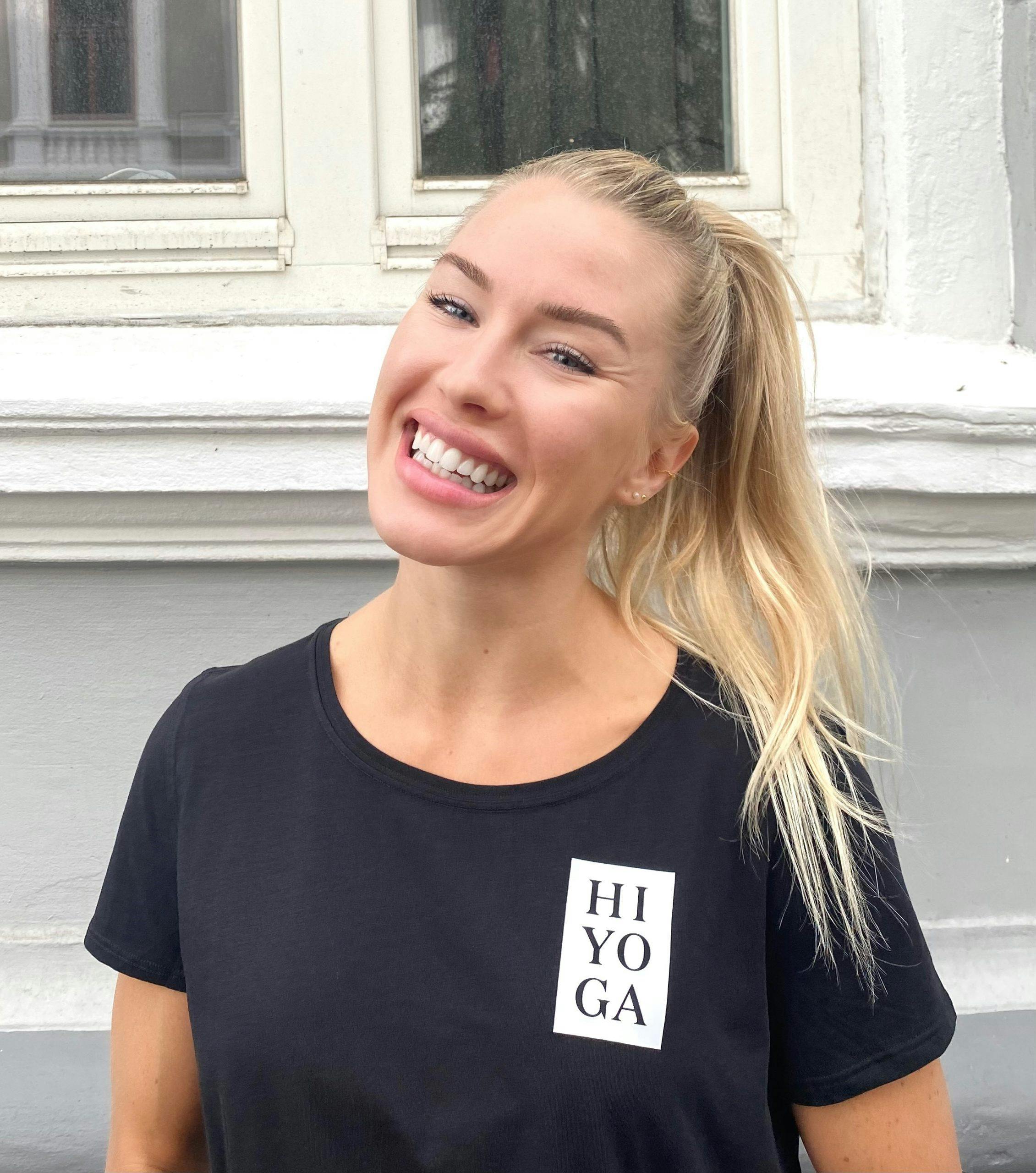 stiina med hiyoga logo
